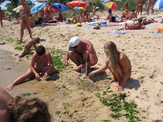 家族ヌーディズムフォト海シリーズ | Family nudism photo sea series Purenudism [European naturism]