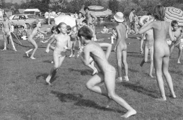 レトロな裸体主義ビデオ - 前世紀のヌーディズム文化 | Retro naturism video - nudism culture of the last century [European naturism]