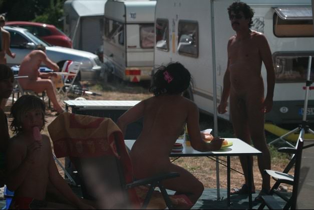 良い品質の裸体主義のキャンプの写真 | Naturism camping photos in good quality Purenudism [European naturism]