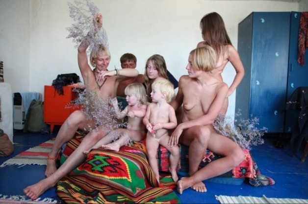 高品質の家族裸体主義の新しい画像 | Family naturism new images in high quality Purenudism [European naturism]