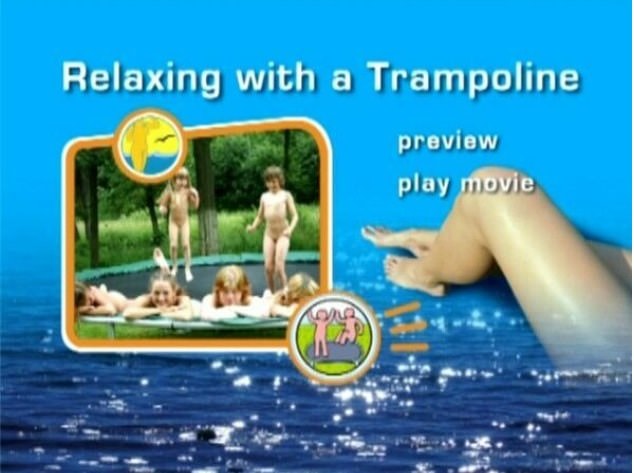 裸体主義は、自然のビデオに - トランポリンでリラックス | Naturism in nature video - Relaxing with a trampoline [European naturism]